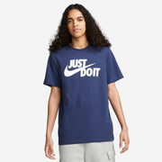 تيشيرت Nike Sportswear M Nsw للرجال بشعار Just Do It Swoosh باللون الأزرق الداكن