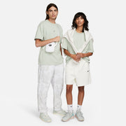 تيشيرت Nike Sportswear M Nsw Prem Essntl Sust للرجال البالغين باللون الأخضر